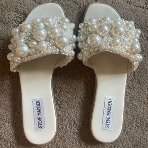 Steve Madden Pearl & Bling Flat Sandals - perfect for a bride!! 🤍💍